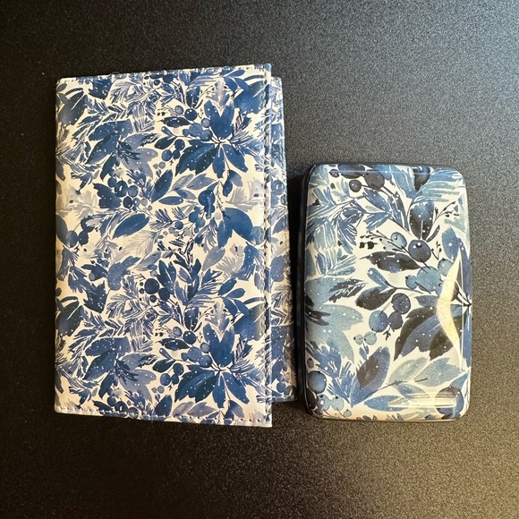 New - Miami Carryon Passport Cover Set Blue Flowers - Picture 1 of 5
